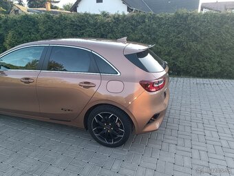 Predam Kia ceed 1,5 GDTI 118kw gold ročník 5/2023 - 5