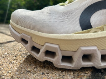 ON RUN CLOUDMONSTER 2 - 5