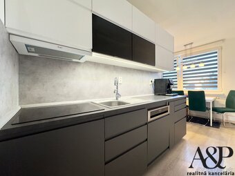 REKONŠTRUOVANÝ VEĽKÝ 3 IZB. BYT S DVOMI BALKÓNMI, 84M2, ROBO - 5