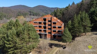 Rozľahlý areál na predaj vo Vyšehradnom – 2 ha v lone prírod - 5