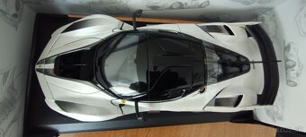 Ferrari 1:18 - 5