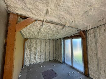 PRÉMIOVÁ STRIEKANÁ PUR IZOLÁCIA – RÝCHLO, ÚČINNE, SPOĽAHLIVO - 5