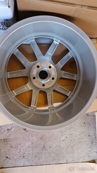 R18 5x114,3 mm BORBET strieborné KIA - 5