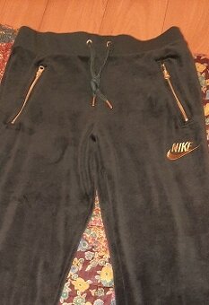 Nová, zelená športová súprava NIKE – veľ. M - 5