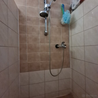 ZREKONŠTRUOVANÝ 4 IZBOVÝ DOM 2 KÚPEĽNE ZA VYNIKAJÚCU CENU ZÁ - 5