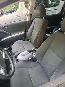 Predám Toyota Corollu Verso - 5