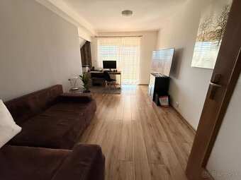 Rodinný dom s dvojgarážou, altánkom, bazénom - 5