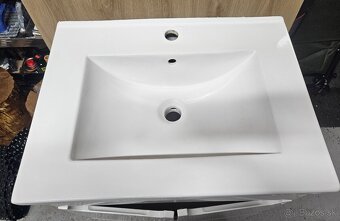 REZERVOVANE Darujem zostavu kúpeľňových skriniek - 5