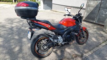 Suzuki GSR 600 - 5