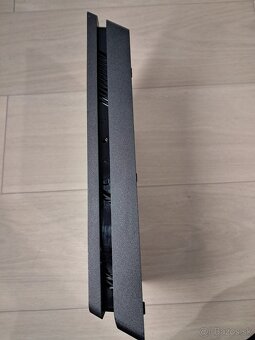 PS4 slim 500GB, 2 ovládače, 4 hry - 5
