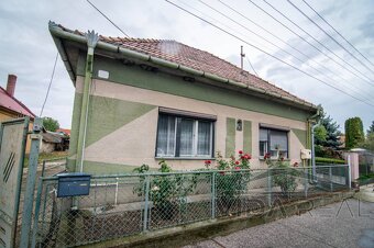 Na predaj veľký pozemok so starším rodinným domom pri Senci - 5
