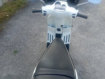 Predám skúter-moped Vespa 125 - 5