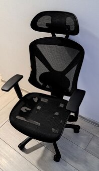 Kancelárska stolička a pracovný stôl - 5