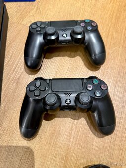 PlayStation 4 Slim 1TB SSD + 4 ovládače + 8 hier - 5