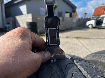 235/50 r19 letné - 5