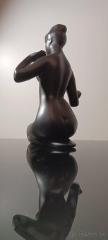 PREDANE. Krásna malo vídaná porcelánová soška - 5