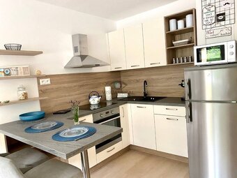Na predaj 1,5 izb. byt, 37 m2, loggia, Popradská, Zariaden + - 5