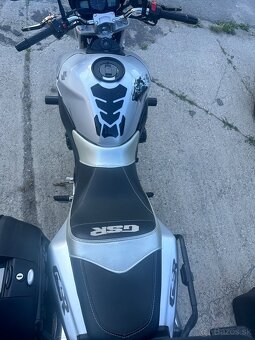 Suzuki GSR 600 - 5