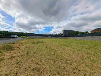 Predáme krásny pozemok na stavbu RD s IS na pozemku Nitra - 5