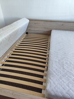 Manželská posteľ s nočným stolíkom - 5