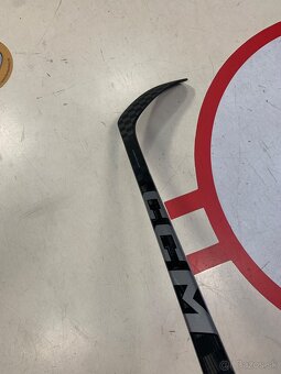 UPLNE NOVA PROFI HOKEJKA CCM RIBCOR TRIGGER 7 SR - 5