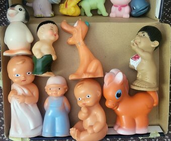 Retro piskacie figúrky gumené - staré hračky - 5