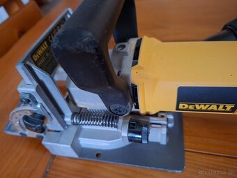 Lamelovacia fréza Dewalt DW682K 600 W - 5
