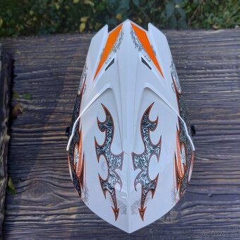 Predám novú motokrosovú prilbu veľkosť M 55–56 cm - BieLA - 5