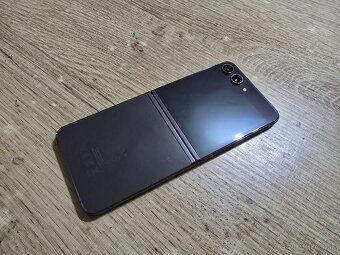 Samsung flip 5 256gb plnefunkcny ma len velmi jemne znamky p - 5