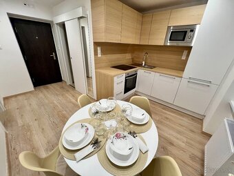 Predane - Predám 1 Izb byt v Komárne - 5