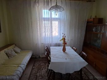 Na predaj rodinný dom s veľkým pozemkom 2303 m2 v obci Hradi - 5