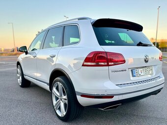 VW Touareg 3.0 TDI V6 221 kW R-Line – vzduch, Webasto, pano - 5