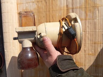 Predám veľmi starý elektrický mlynček na kávu - 5