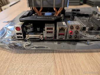 MSI B450 TOMAHAWK MAX + Ryzen 5 3600 +Corsair 16GB DDR4 3200 - 5