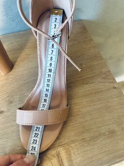 bezove sandalky (38) - 5