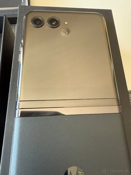 Predam Motorola Razr 40 Ultra 256Gb Cierna - 5