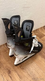 Bauer korčule CCM HYPERLITE 2 veľkosť 6.5 FIT3 - 5