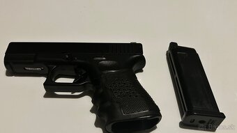 Predám GLOCK 23 - 5