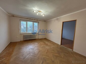 REZERVOVANÝ  3-izbový byt v tehlovej zateplenej bytovke so  - 5