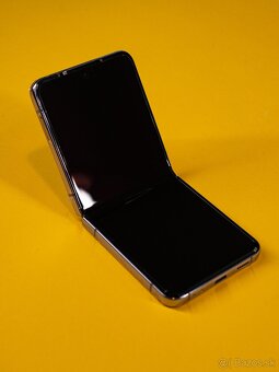 Samsung Galaxy Z Flip4 5G 128GB Purple – Ako nový - 5