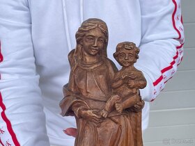Dřevěná socha Panna Marie s Ježíškem zdobená růžičkama - 5