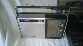 retro kazeťáky, boombox, staré rádio - 5