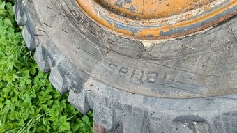 Predám kolesá na čelný nakladač Hon - 5