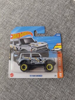 Hot Wheels autíčka - dodávky a suv - 5