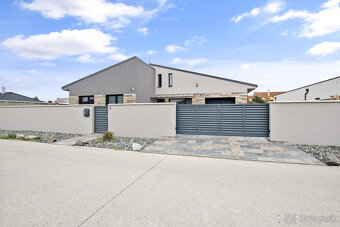 Na predaj moderne zariadená 5-izbová rodinná vila s veľkory - 5