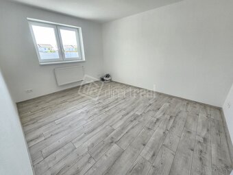 Moderná 5 izbová novostavba s pozemkom 576 m2 a parkova… - 5