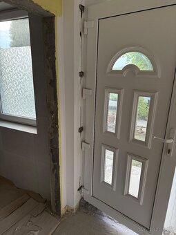 Predám plastove vchodové dvere - 5