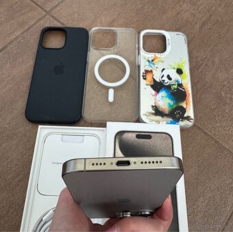 Apple iPhone 15 Pro Max 256GB Natural Titanium- top - 5