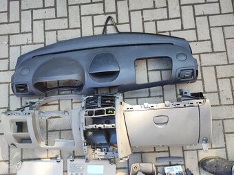 Predám diely interiéru na Renault Thalia 3 rok výroby 2009 - 5
