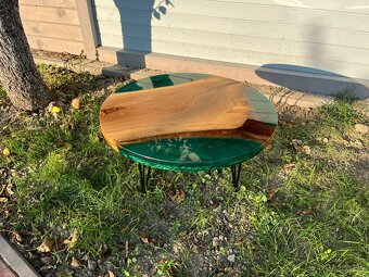 Originálny konferenčný stôl – dub & epoxid (Smaragdová zelen - 5